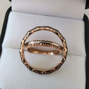 18k ANTIQUE WEDDING RING SET.